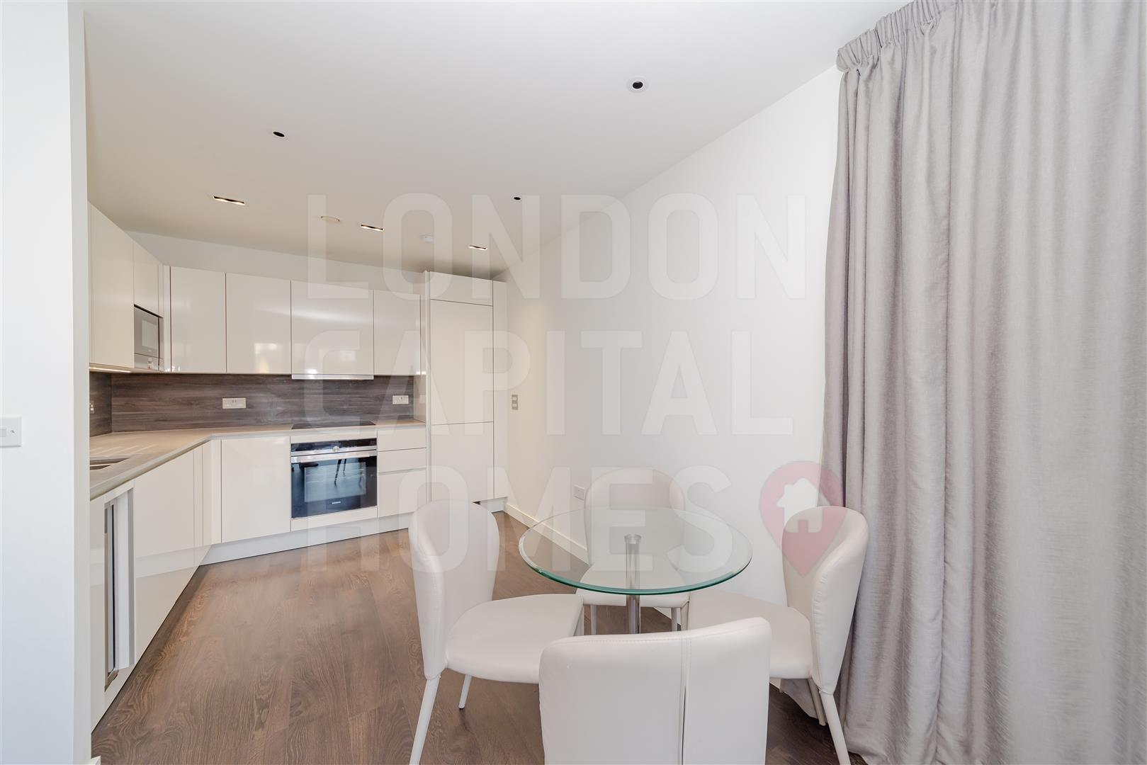 1 bed property in Devan Grove, London